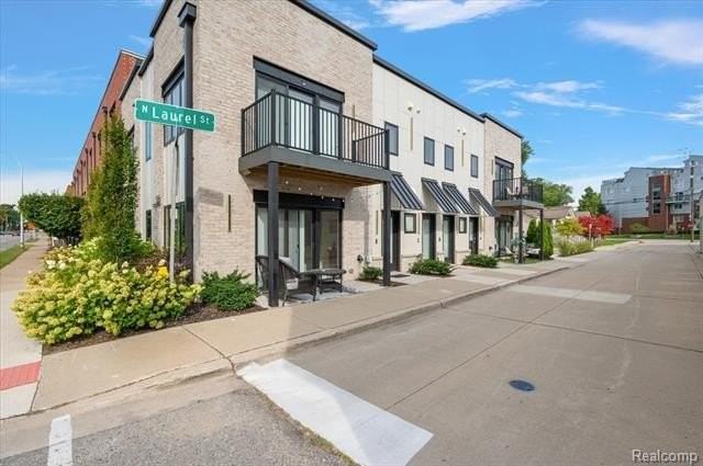105 N Laurel St #C - Photo 7 of 50