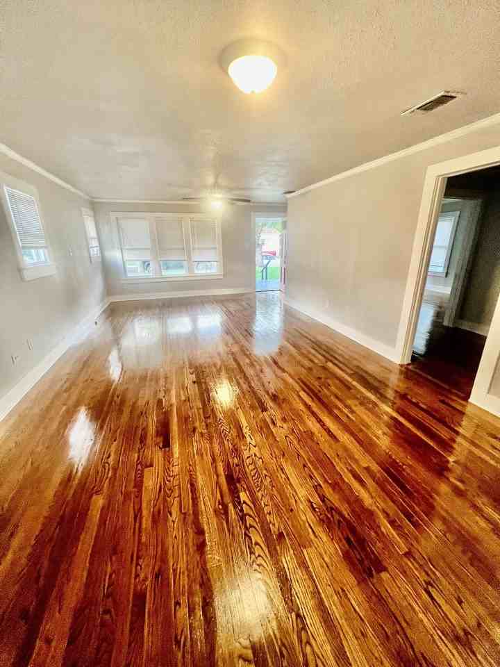121 N Madison St - Photo 5 of 12