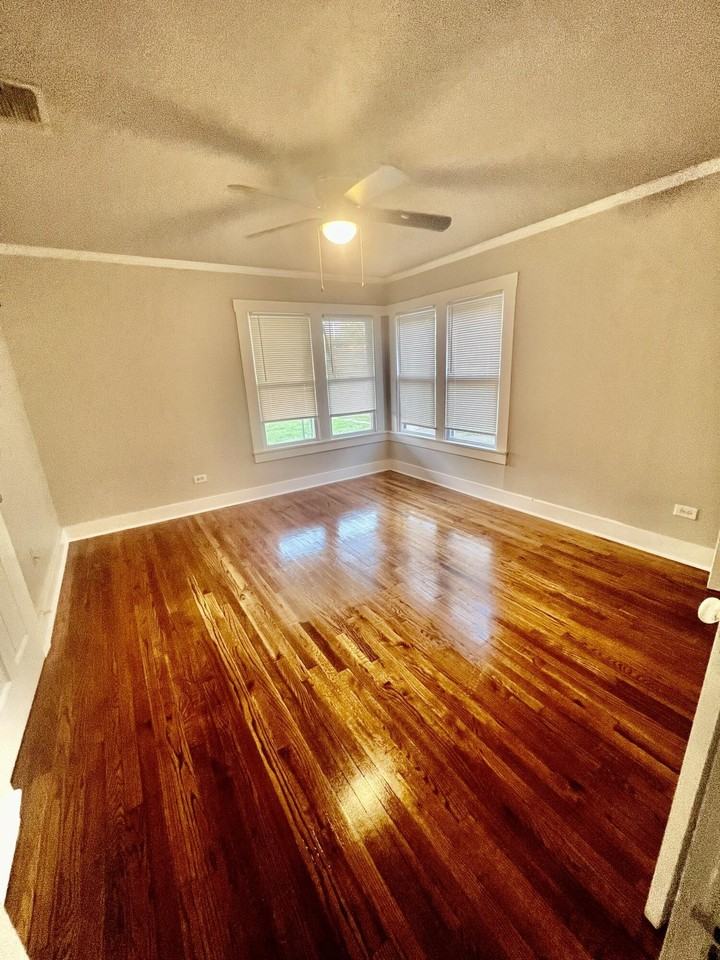 121 N Madison St - Photo 6 of 12