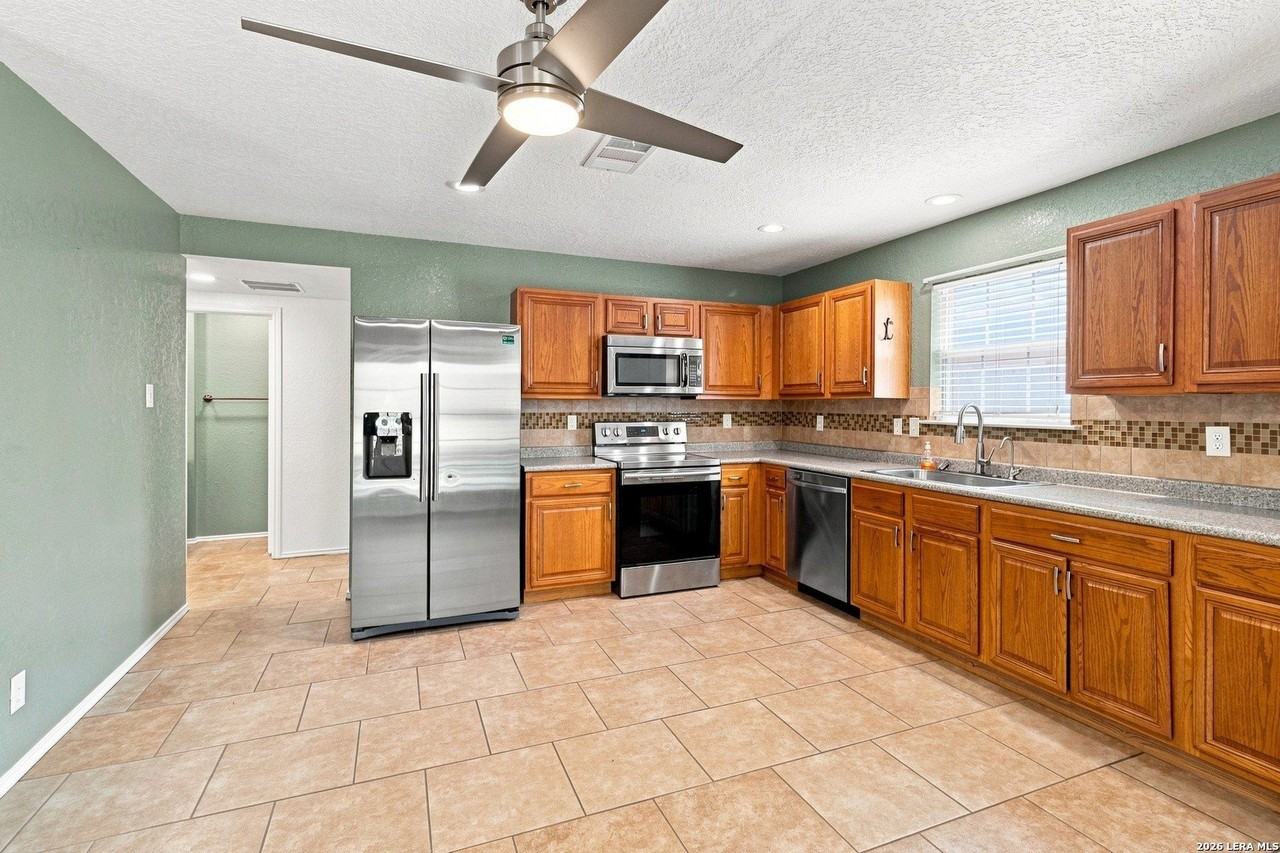 6711 Elmwood Crst - Photo 7 of 18