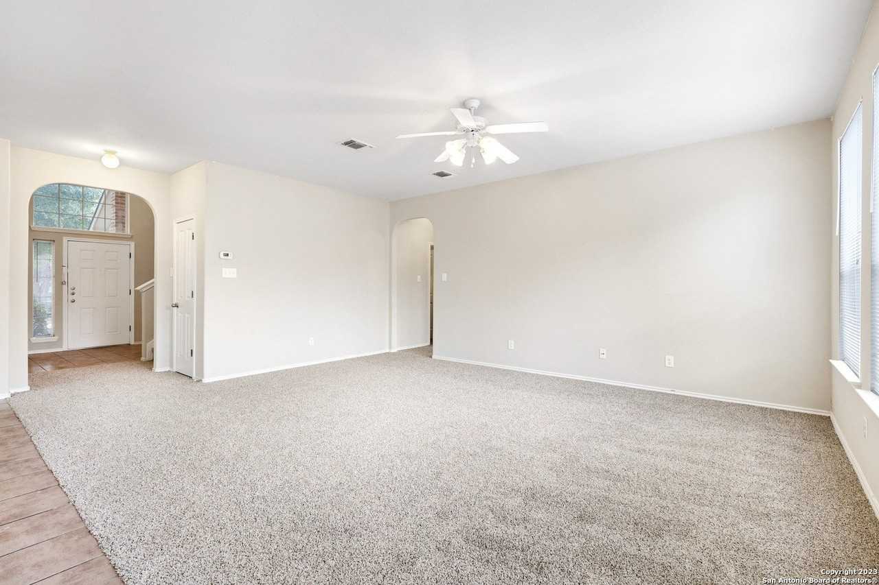735 Park Pt - Photo 5 of 28