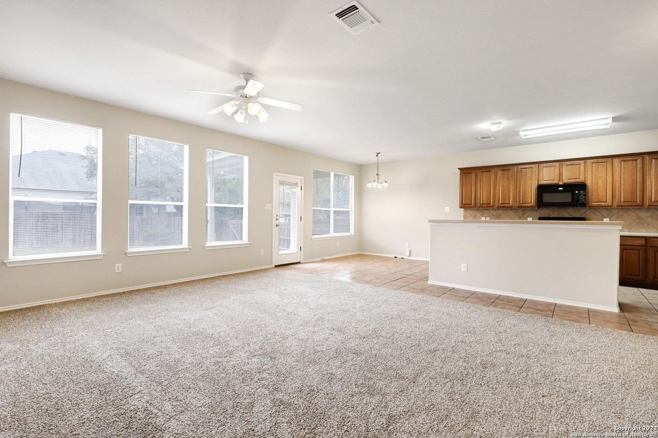 735 Park Pt - Photo 6 of 28