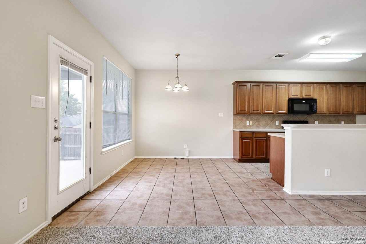 735 Park Pt - Photo 7 of 28