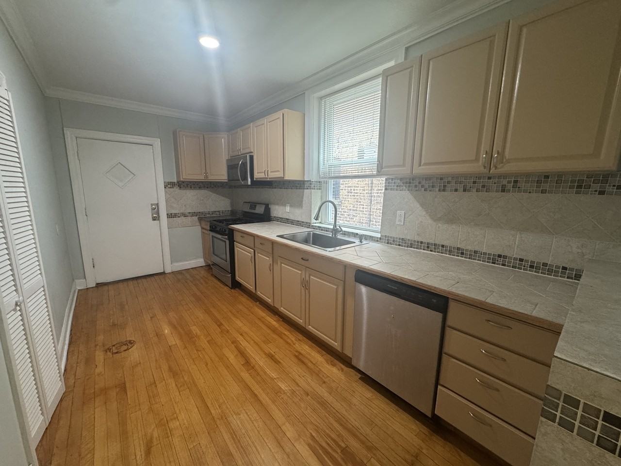 5405 N Sawyer Ave ##1 - Photo 5 of 12