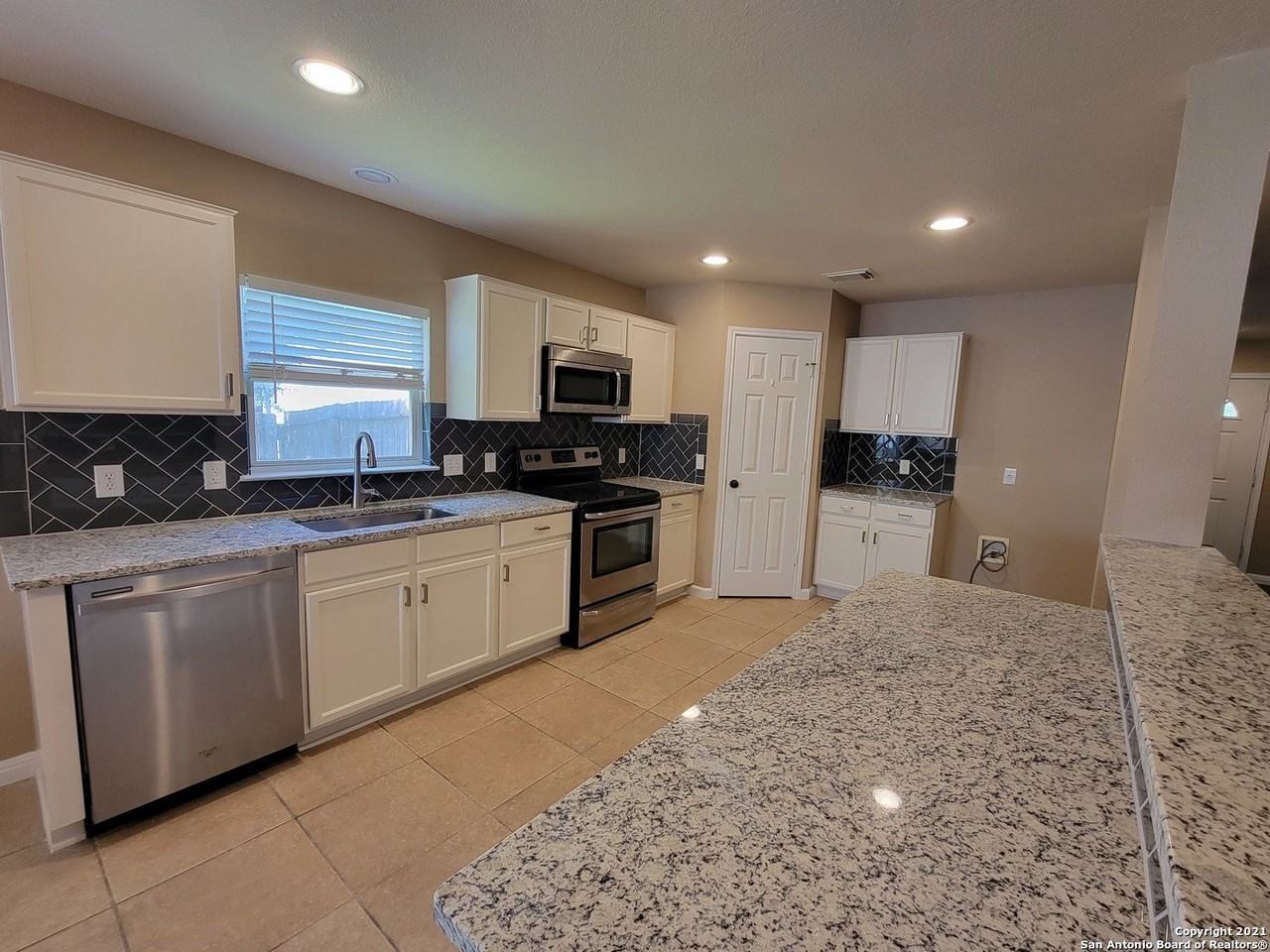 1600 Shady Brk - Photo 2 of 34