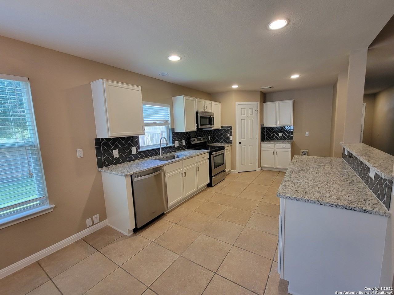 1600 Shady Brk - Photo 5 of 34
