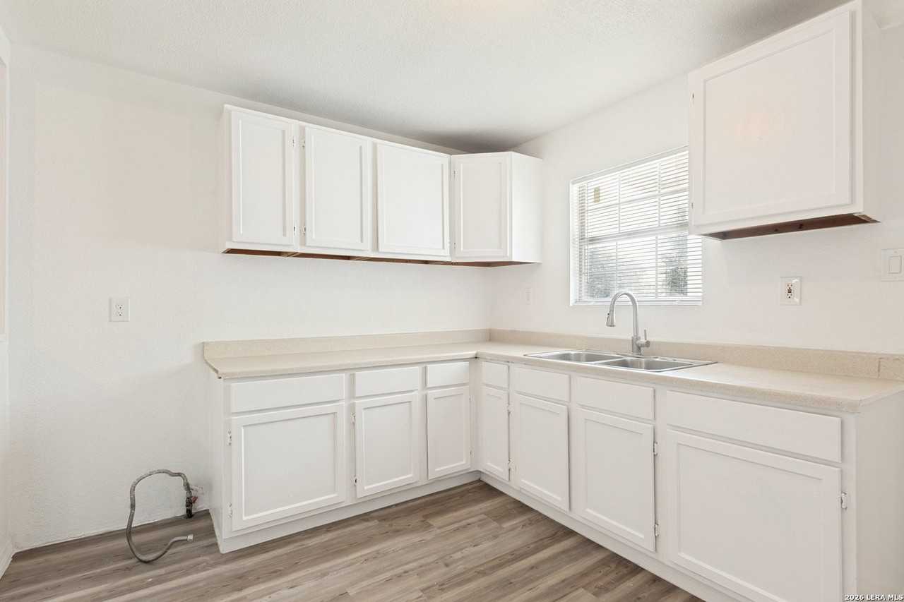 1510 Nw 19th St - Photo 5 of 12