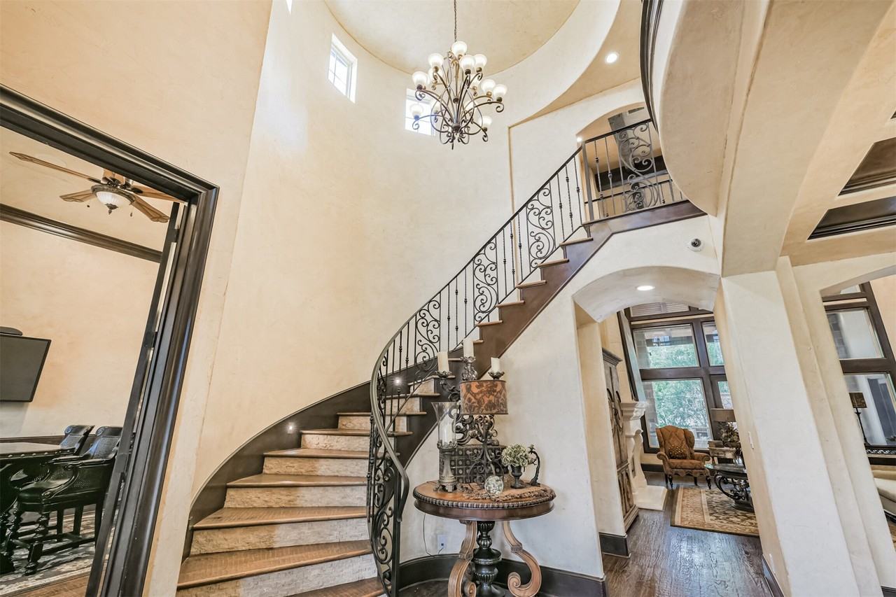 111 Oak Estates Dr - Photo 3 of 49
