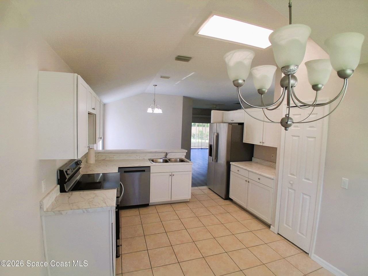 1261 Olde Bailey Ln - Photo 4 of 24