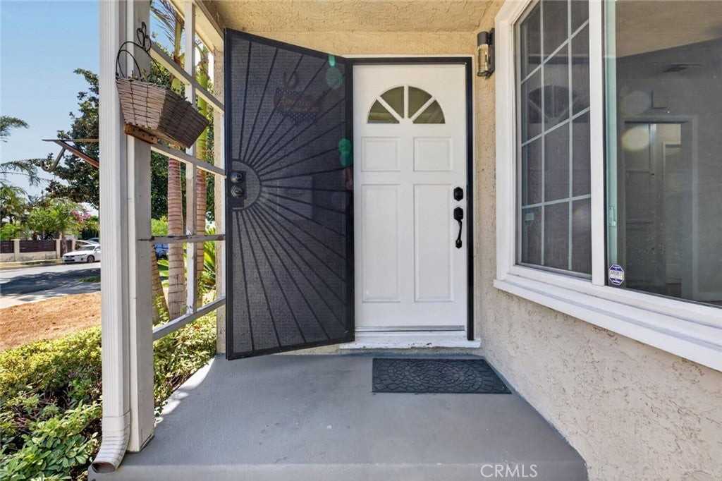 13569 Montague St - Photo 2 of 18