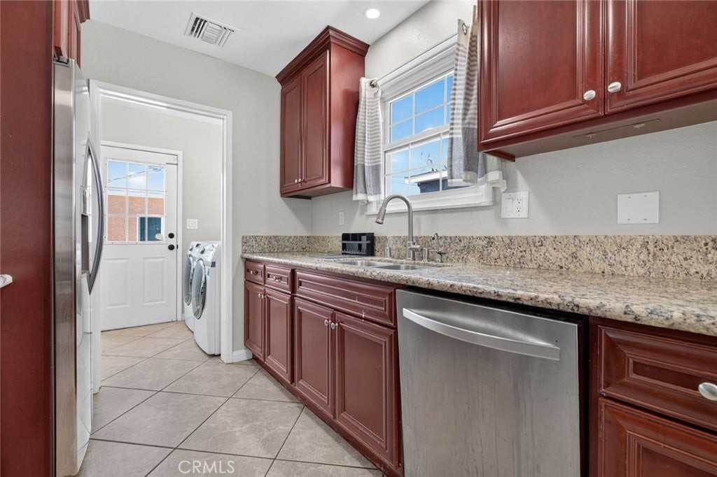 13569 Montague St - Photo 7 of 18