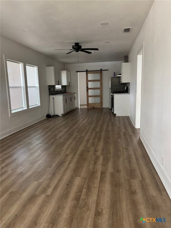 804 S Liberty St - Photo 3 of 12
