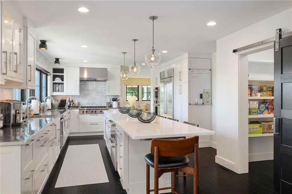 118 Howland Ave - Photo 6 of 39