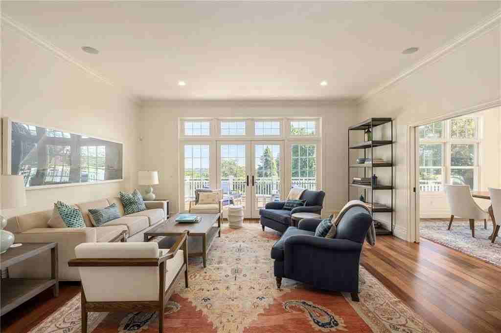 303 Howland Ave - Photo 2 of 34