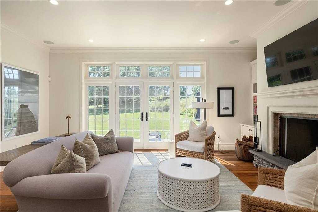 303 Howland Ave - Photo 6 of 34