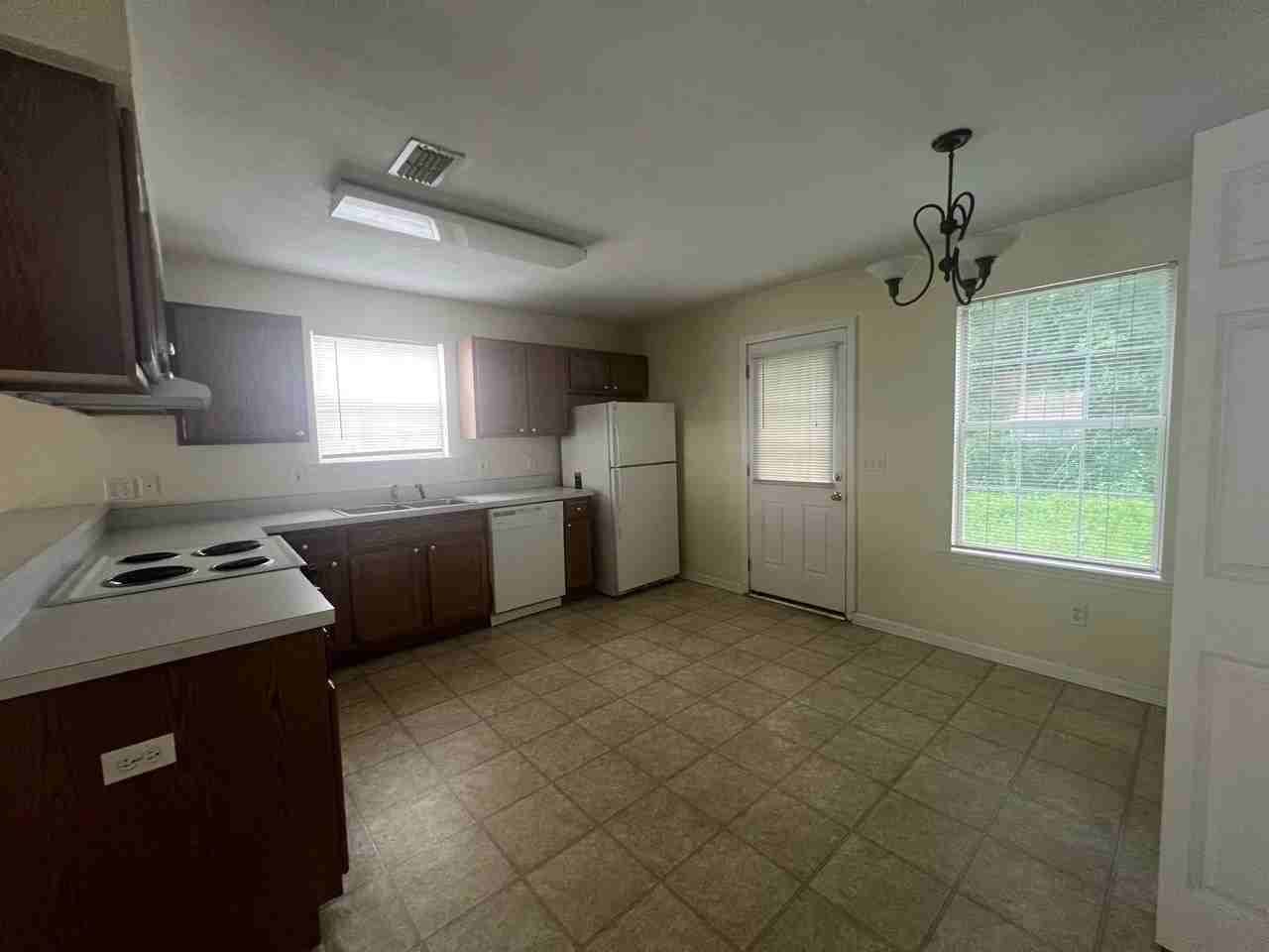 3051 Camelliawood Cir E - Photo 5 of 14