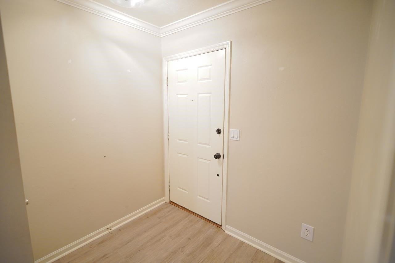 1401 Sturbridge Pl - Photo 5 of 24