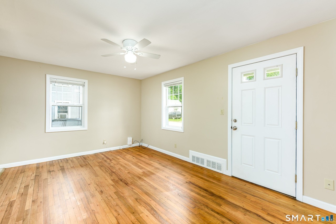 32 Bunce Dr - Photo 7 of 22