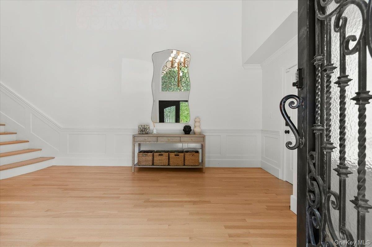 111 Barrett Rd - Photo 2 of 32