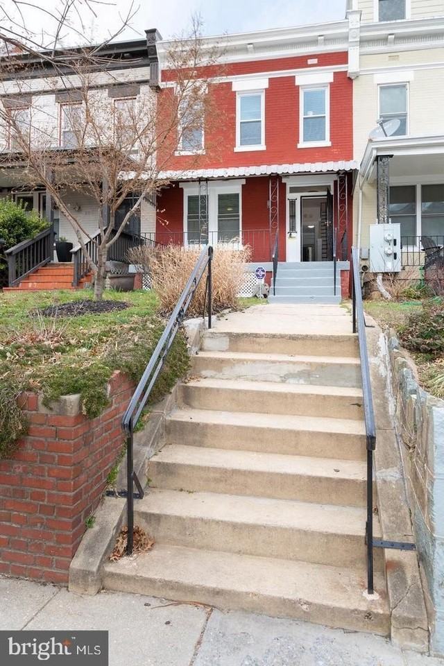 222 R St Ne - Photo 3 of 35