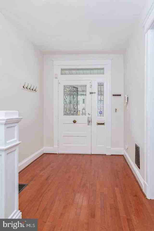 222 R St Ne - Photo 5 of 35
