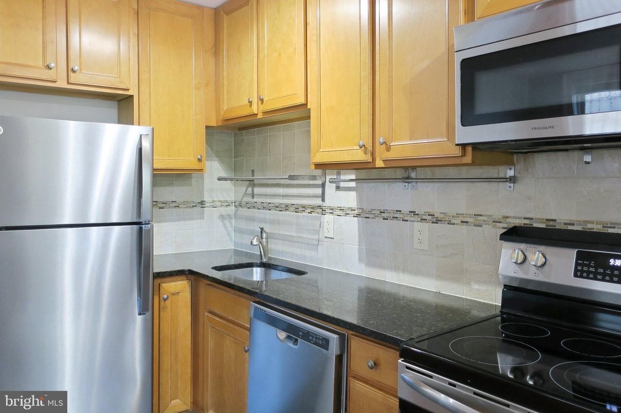 1815 A St Se #101 - Photo 3 of 20