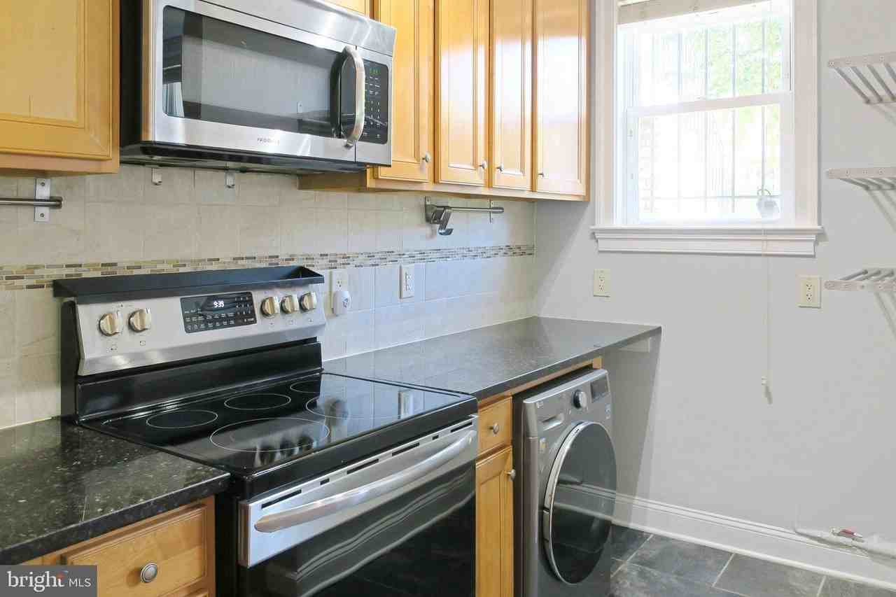 1815 A St Se #101 - Photo 6 of 20