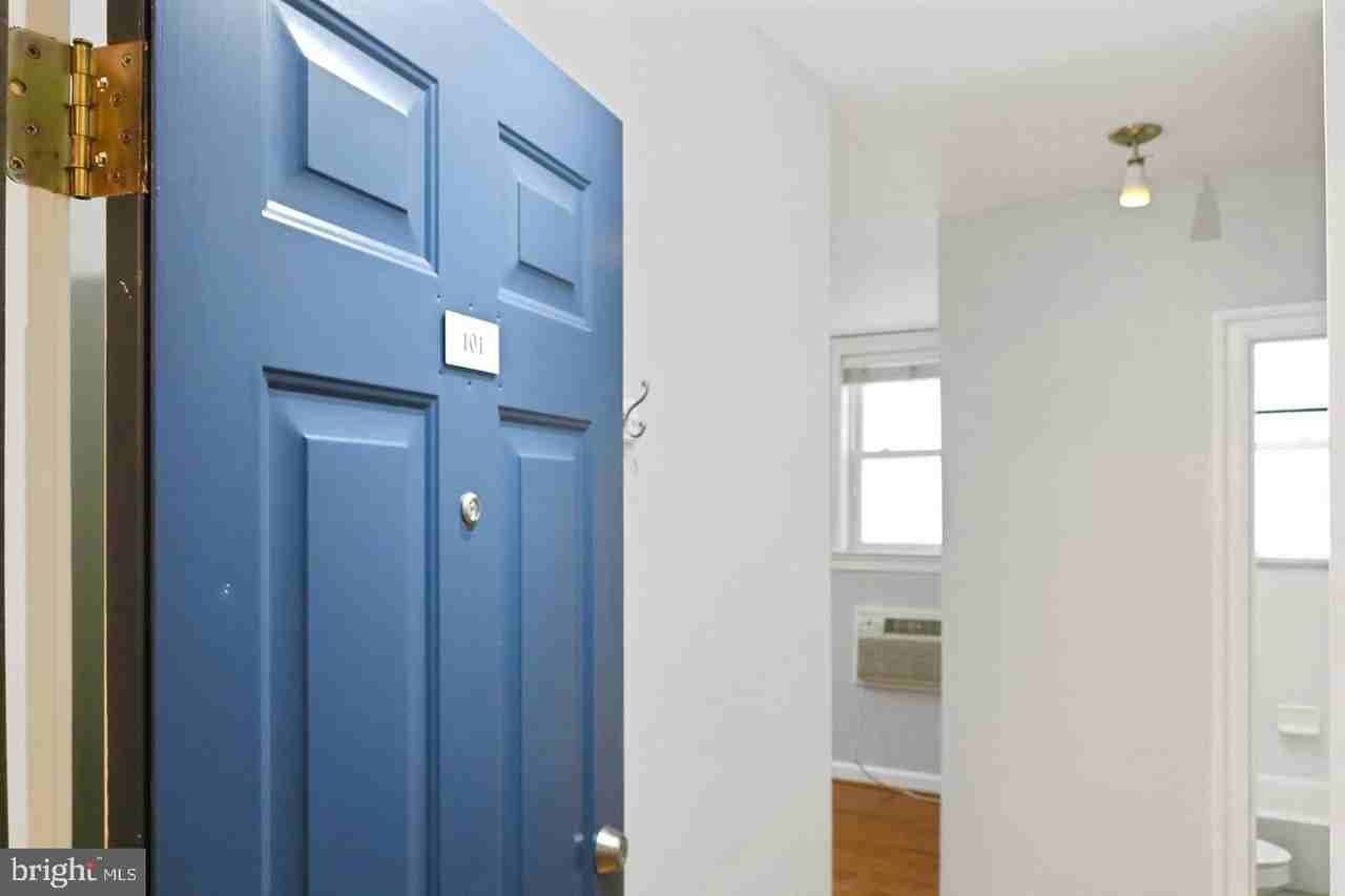 1815 A St Se #101 - Photo 7 of 20
