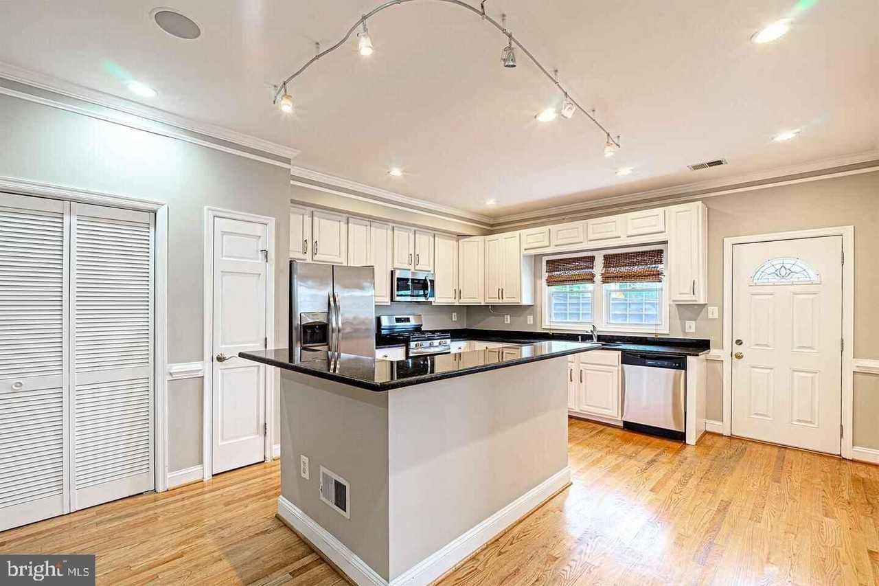 1535 Gales St Ne - Photo 3 of 28