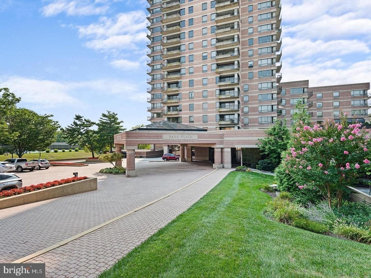 1100 Lovering Ave #1608 - Photo 3 of 23