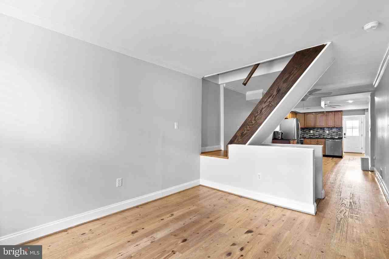 1405 Reynolds St - Photo 4 of 30