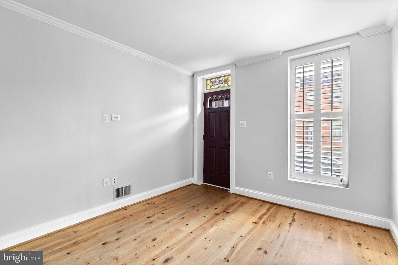 1405 Reynolds St - Photo 5 of 30