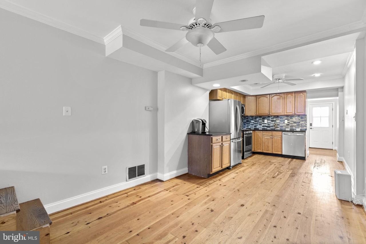 1405 Reynolds St - Photo 6 of 30