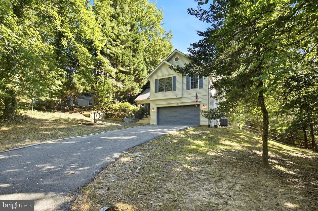 427 Lessin Dr - Photo 2 of 34
