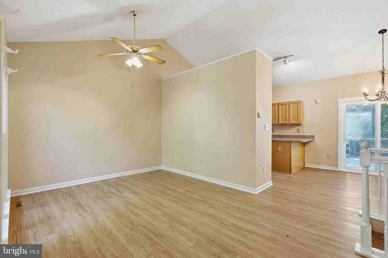427 Lessin Dr - Photo 3 of 34