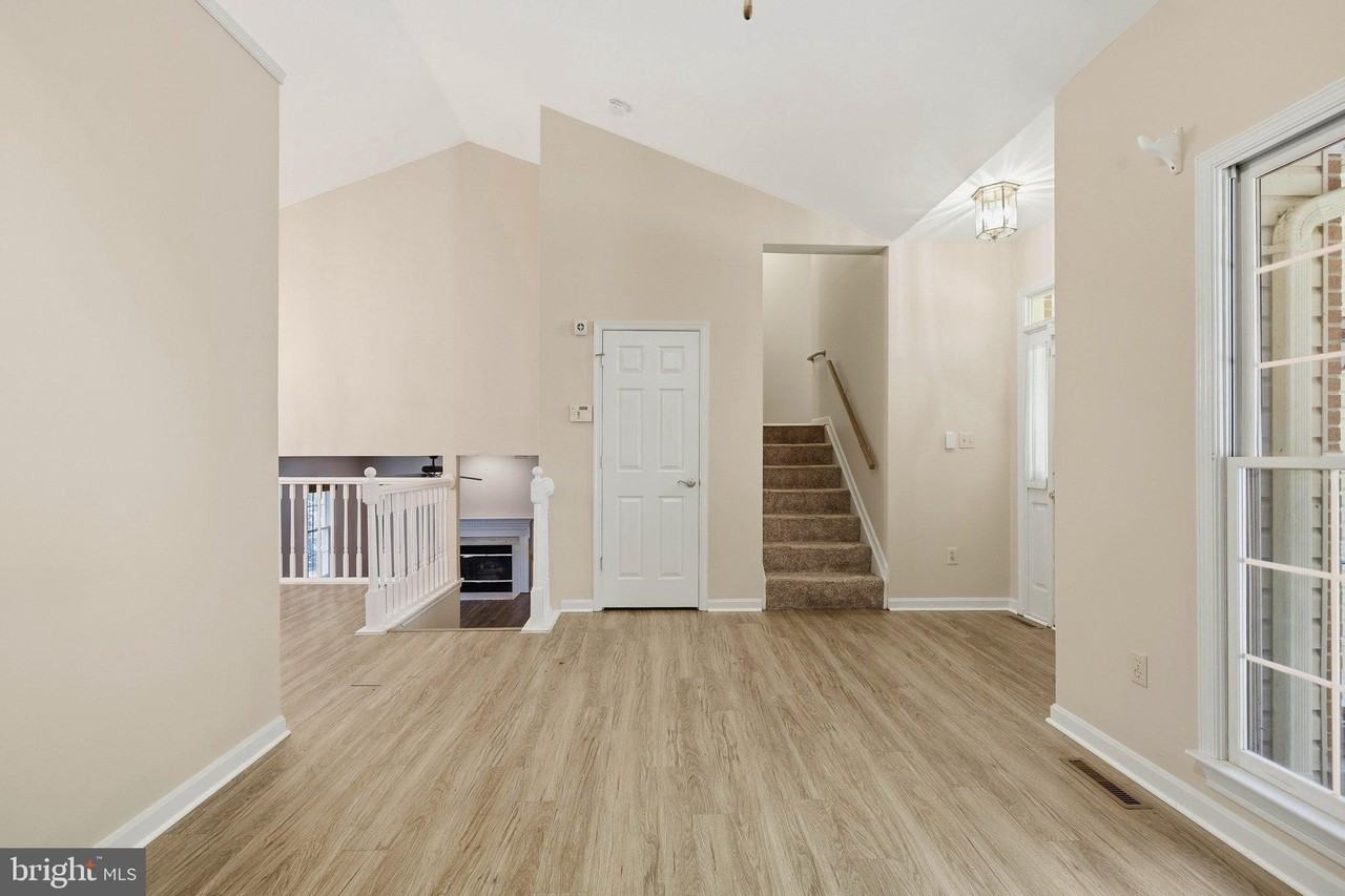427 Lessin Dr - Photo 5 of 34