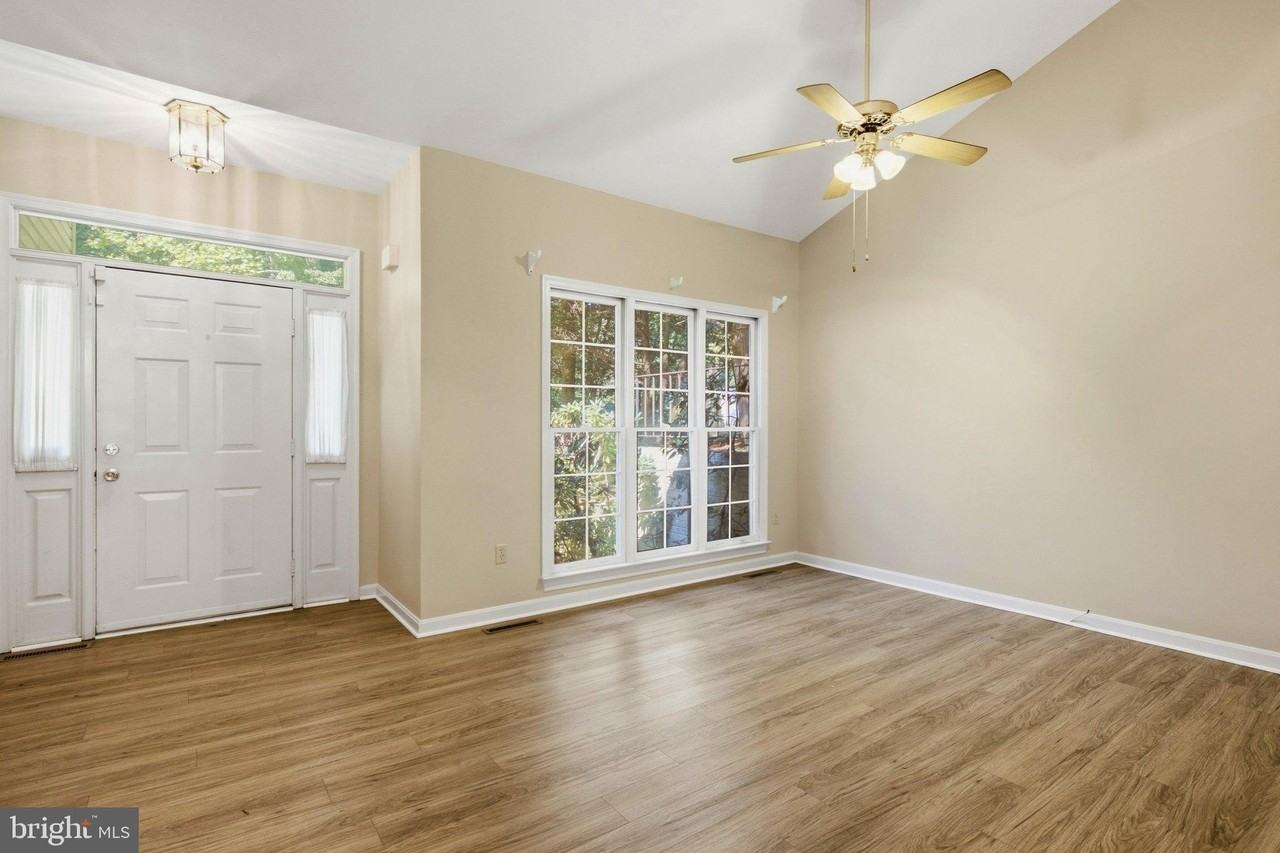 427 Lessin Dr - Photo 6 of 34