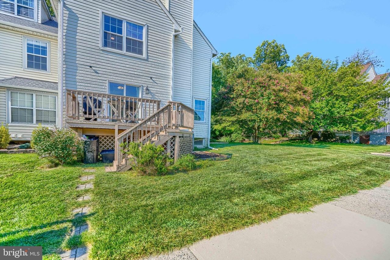 412 Darby Ln - Photo 5 of 46