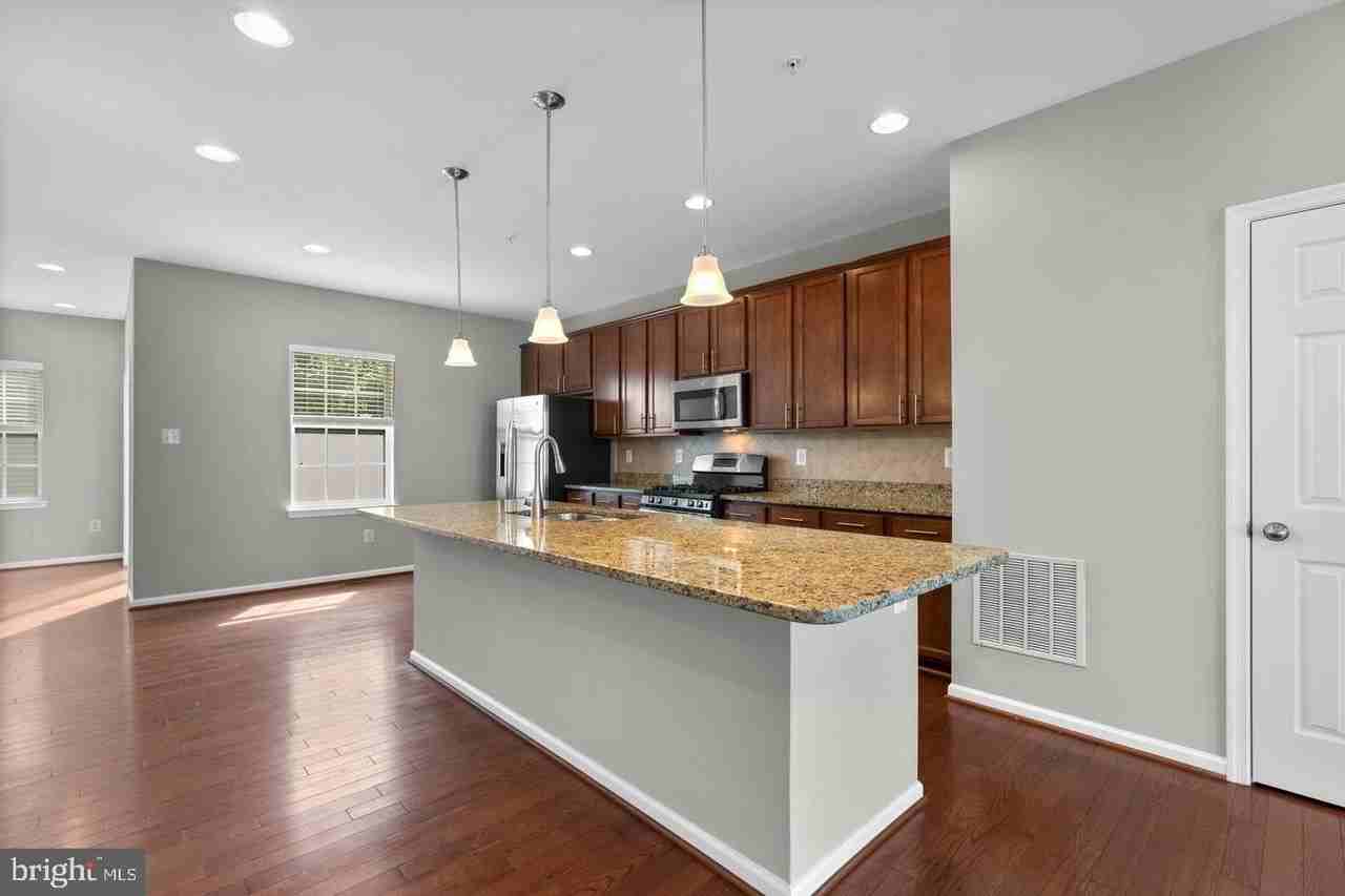 6704 Saw Mill Ct - Photo 6 of 45