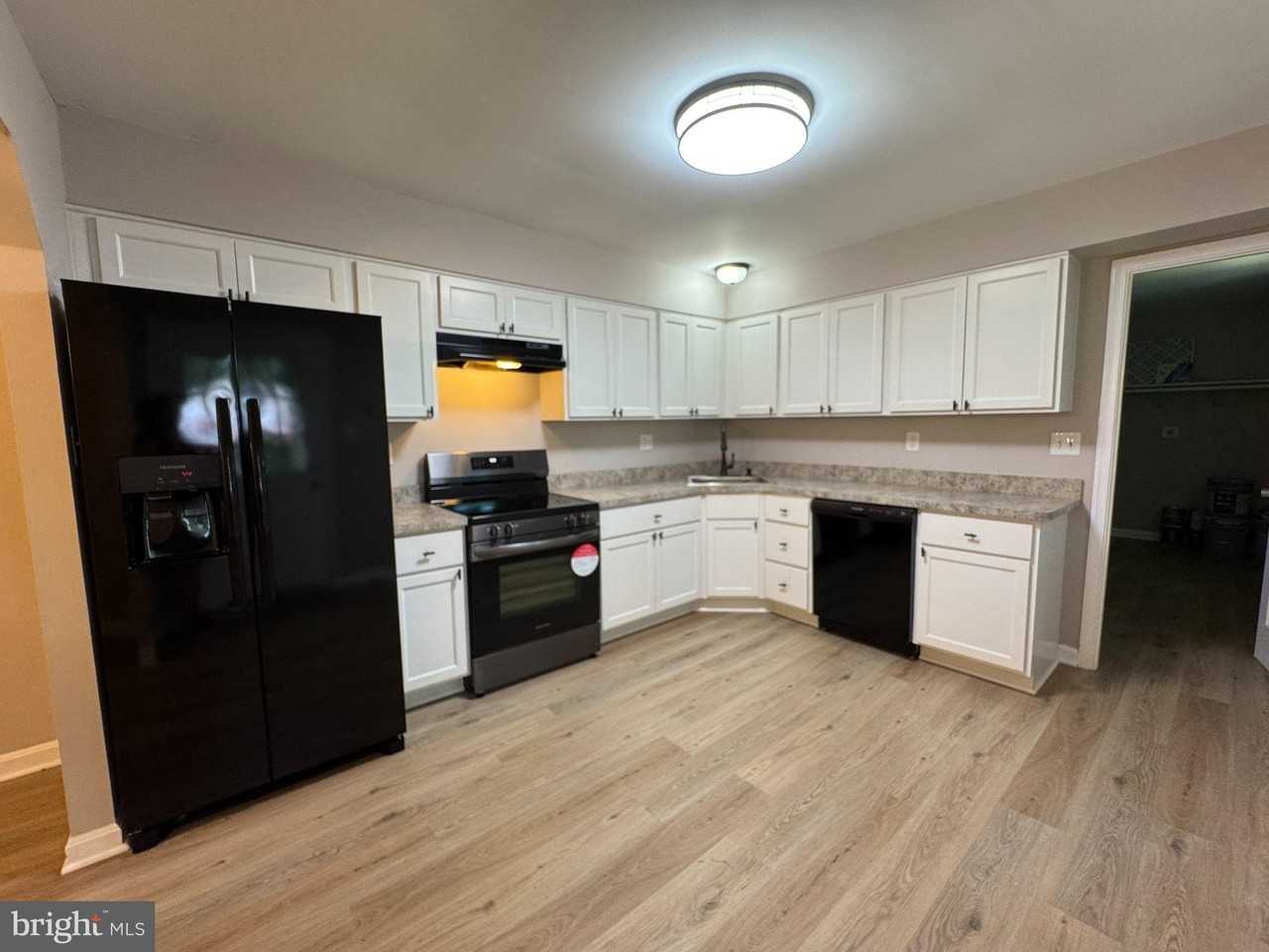29831 Lee Rd - Photo 2 of 25