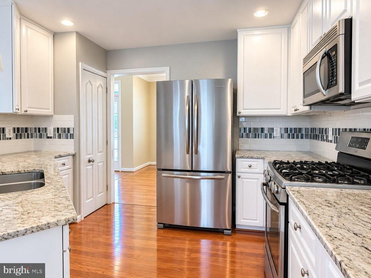 28492 Woods Dr - Photo 4 of 15