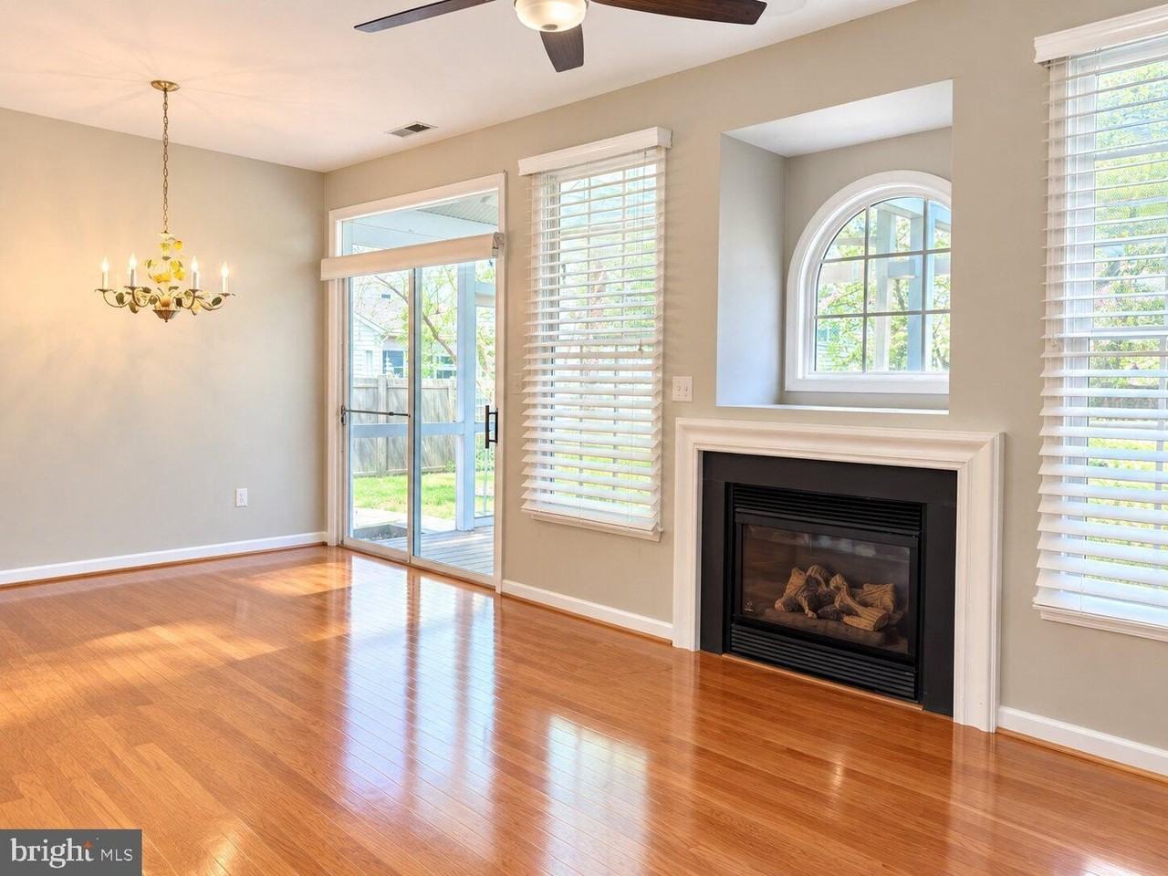 28492 Woods Dr - Photo 5 of 15