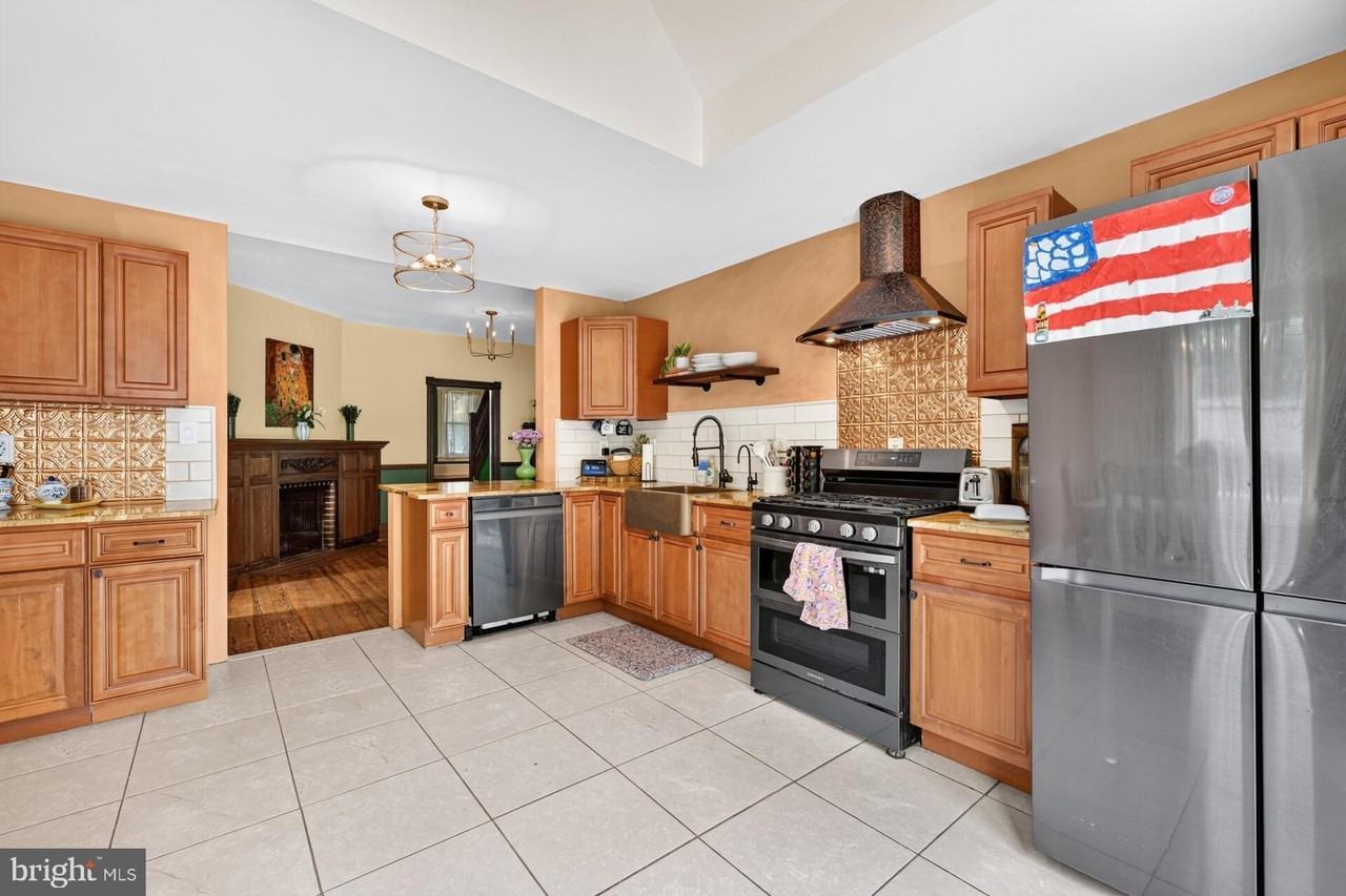 814 N Pennsylvania Ave - Photo 7 of 41