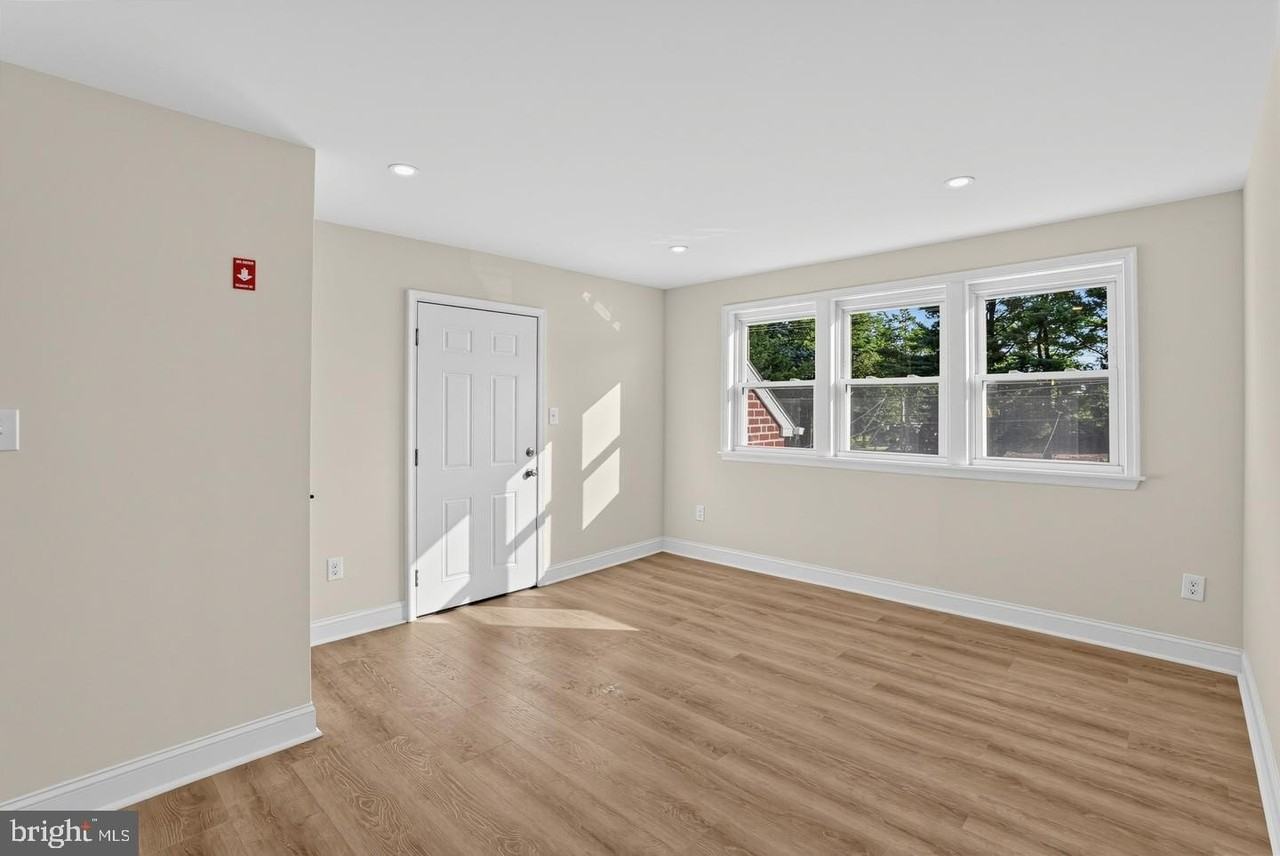 121 Rutledge Ave #B - Photo 3 of 15