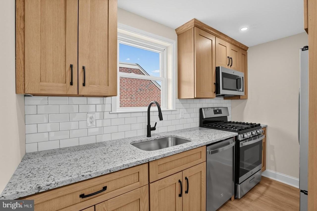 121 Rutledge Ave #B - Photo 7 of 15