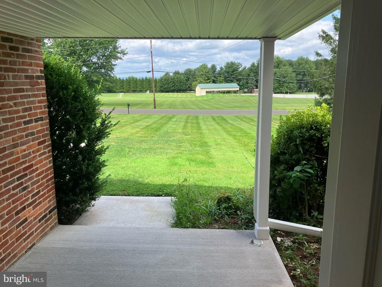 1324 Quarry Hall Rd - Photo 2 of 32