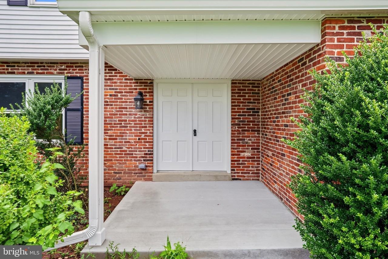 1324 Quarry Hall Rd - Photo 3 of 32