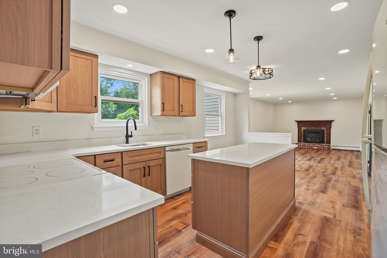 1324 Quarry Hall Rd - Photo 4 of 32