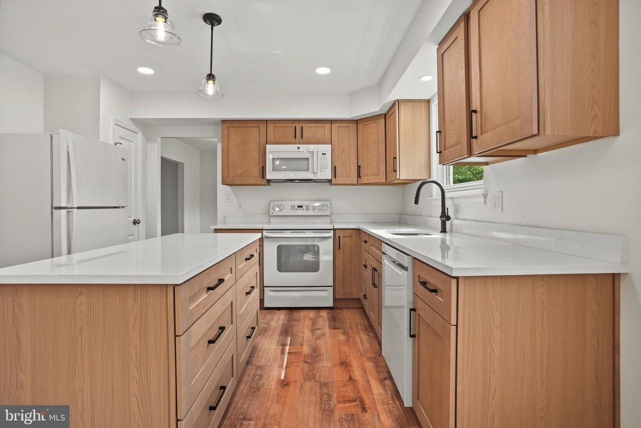 1324 Quarry Hall Rd - Photo 5 of 32
