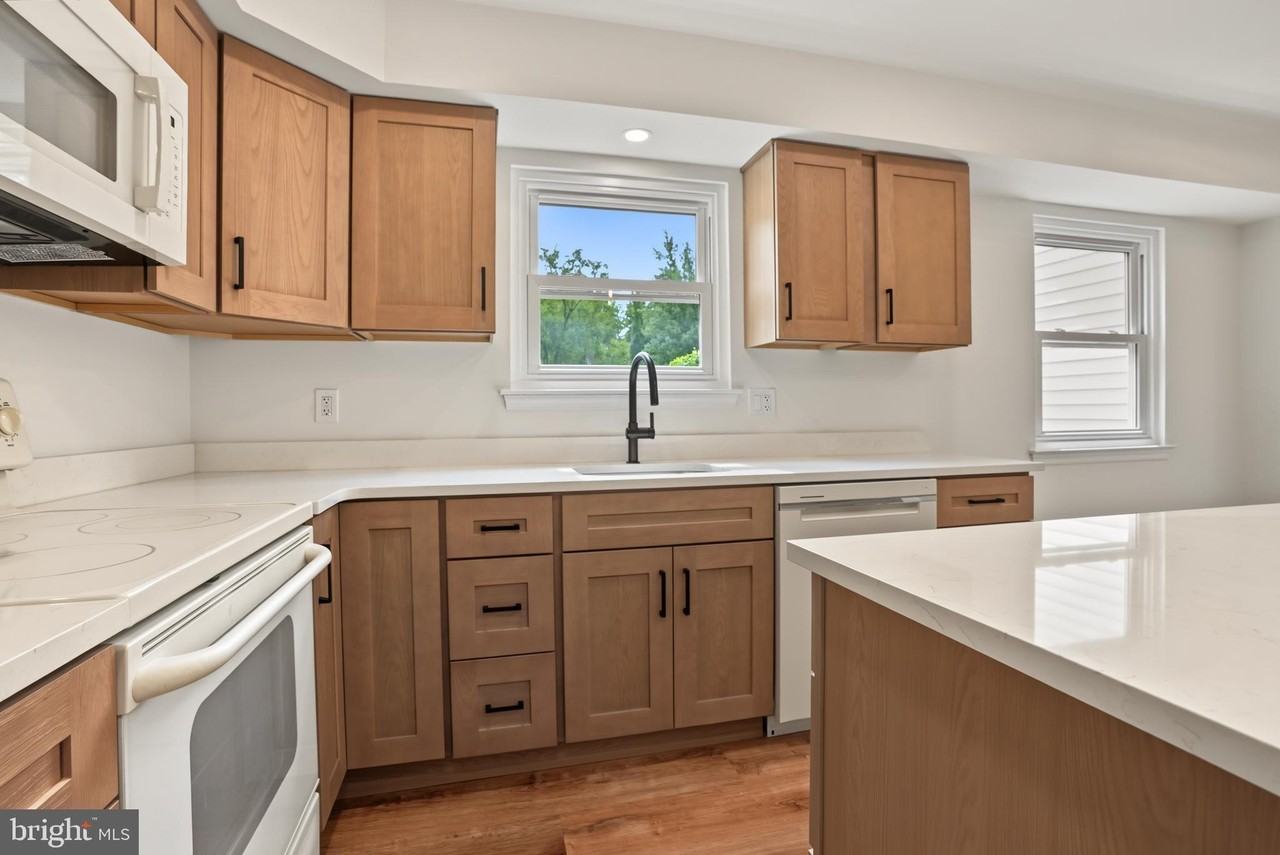 1324 Quarry Hall Rd - Photo 6 of 32